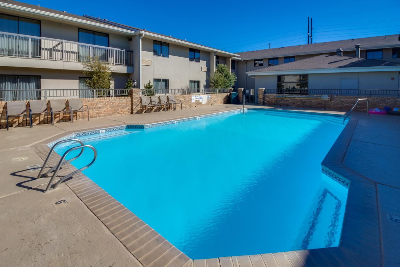 Ashmore Inn And Suites Lubbock Exterior foto